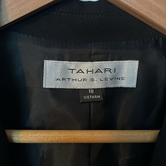 2 Buttoned Black Blazer jacket - Picture 4 of 6